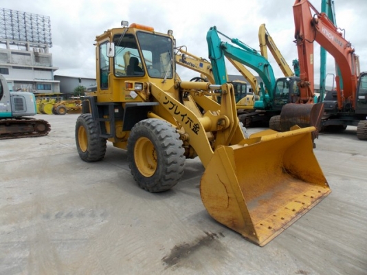 มาถึงแล้วรถตัก KOMATSU WA200-3