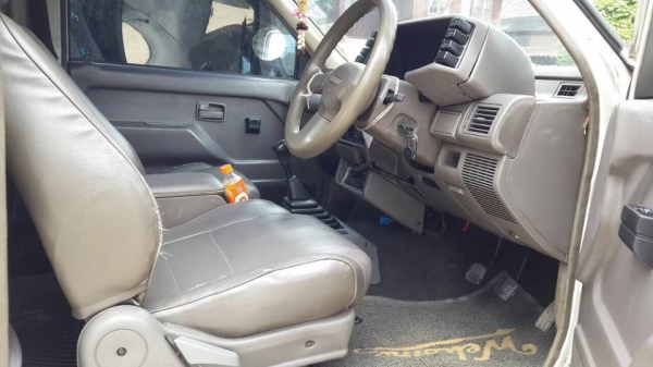 ขาย Isuzu 4 ประตู รถปี 36 สีขาว ราคา 95,000 บาท ++++++++