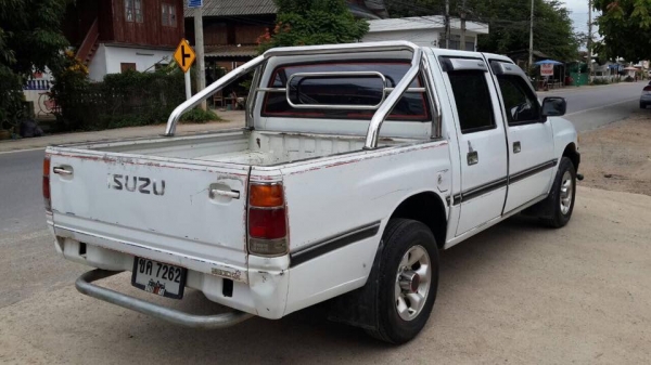 ขาย Isuzu 4 ประตู รถปี 36 สีขาว ราคา 95,000 บาท ++++++++