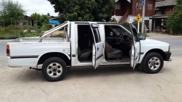 ขาย Isuzu 4 ประตู รถปี 36 สีขาว ราคา 95,000 บาท ++++++++