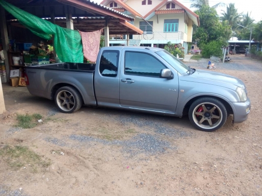 Isuzu Demax  ปี 2004 เครื่อง 3000 ซีซี เปลี่ยนปั๊ม 2500 วิ่งได้เต็มไมล์