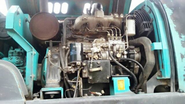 KOBELCO MARK V SUPER SK 100 รถบอดี้สวย ไฟฟ้าหน้าจอเต็ม สภาพดีพร้อมทำงานได้เลยครับ รถเก่านอกใช้งานในไทยได้ไม่ถึงปีครับ เครื่องยนต์แน่นแรงดีไม่มีเยิ้ม ปั๊มเดิมๆทำงานเร็ว ภายในเก๋งเหลี่ยมสวยสะอาด แอร์เย็น ภายนอกบูมอาร์มสวยไม่มีปะไม่มีดาม ช่วงล่างเอวแน่น โรลเ