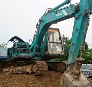 KOBELCO MARK V SUPER SK 100 รถบอดี้สวย ไฟฟ้าหน้าจอเต็ม สภาพดีพร้อมทำงานได้เลยครับ รถเก่านอกใช้งานในไทยได้ไม่ถึงปีครับ เครื่องยนต์แน่นแรงดีไม่มีเยิ้ม ปั๊มเดิมๆทำงานเร็ว ภายในเก๋งเหลี่ยมสวยสะอาด แอร์เย็น ภายนอกบูมอาร์มสวยไม่มีปะไม่มีดาม ช่วงล่างเอวแน่น โรลเ