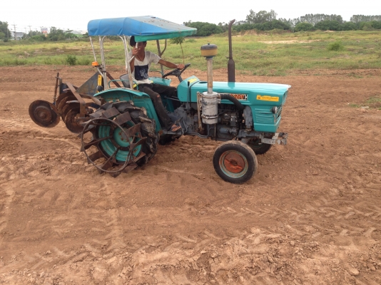 ขายรถไถ Kubota L2201 มีภาพวีดีโอ ราคา 45,000 บาท พร้อมอุปกรณ์ 3 รายการ มีผานหลัง คราด ล้อเหล็ก อุปกร