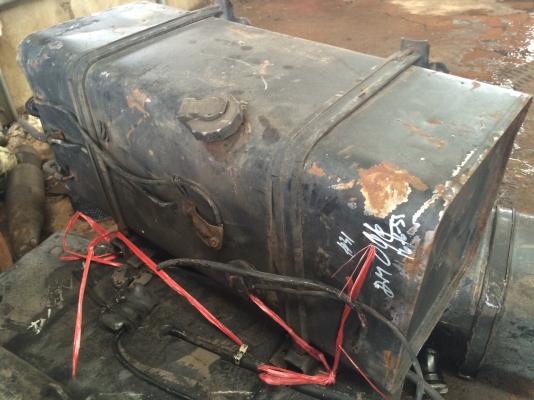 ถังน้ำมันรถบรรทุก6ล้อ  มีหลายใบ