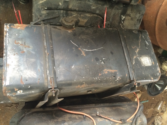 ถังน้ำมันรถบรรทุก6ล้อ  มีหลายใบ