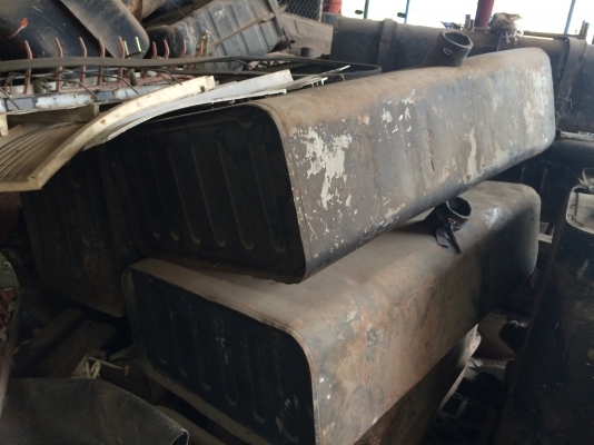 ถังน้ำมันรถบรรทุก10ล้อ  มีหลายใบ