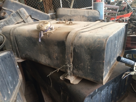 ถังน้ำมันรถบรรทุก10ล้อ  มีหลายใบ