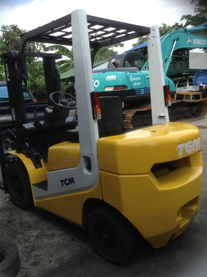 +++ ขายโฟล์คลิฟท์  T.C.M. FD25  (รุ่นใหม่)  T6  ขนาด 2.5  ตัน  เครื่องยนต์ดีเซล  เสา  3  เมตร   งา  1,070  มม.   เกียร์ออโตเมติค  ยางตัน  รับประกันเครื่อง + เกียร์