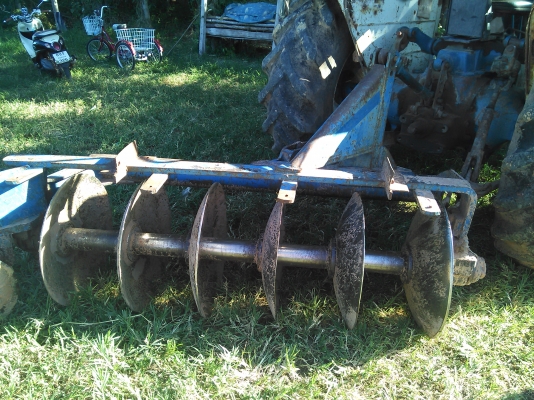 ขอบคุณทีมงานtruck2handครับ อาเสี่ยอ.แก้งแกรับไปต่อกิจการแล้วครับFord-5600 T-1 ขายตามสภาพครับ มีผานดันหน้าและผานหลังให้ครับ