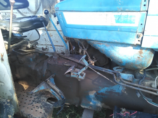 ขอบคุณทีมงานtruck2handครับ อาเสี่ยอ.แก้งแกรับไปต่อกิจการแล้วครับFord-5600 T-1 ขายตามสภาพครับ มีผานดันหน้าและผานหลังให้ครับ