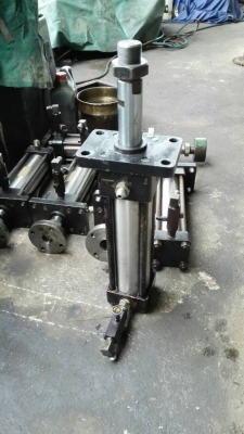 Sale>>กระบอกไฮดรอลิคสแตนเลส มี 6 อัน สภาพใหม่ ไม่ต้องกลัวสนิม!! พร้อมใช้ โทร 089-2499-123 นครปฐม!!
