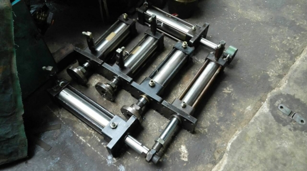 Sale>>กระบอกไฮดรอลิคสแตนเลส มี 6 อัน สภาพใหม่ ไม่ต้องกลัวสนิม!! พร้อมใช้ โทร 089-2499-123 นครปฐม!!