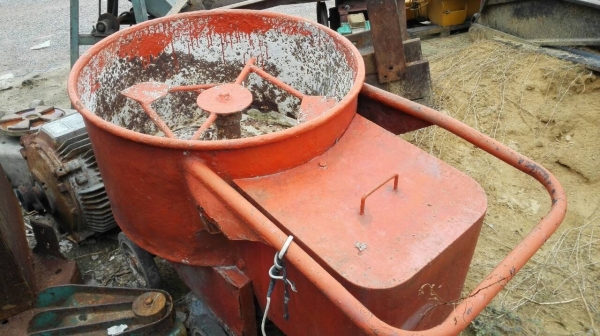 Sale>>โม่ฉาบ พร้อมมอเตอร์ 2 HP. 220 V. ไฟบ้าน. โทร 089-2499-123 นครปฐม