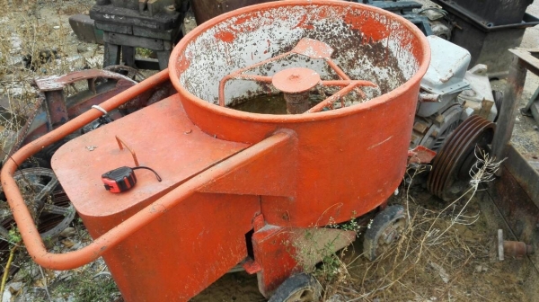 Sale>>โม่ฉาบ พร้อมมอเตอร์ 2 HP. 220 V. ไฟบ้าน. โทร 089-2499-123 นครปฐม