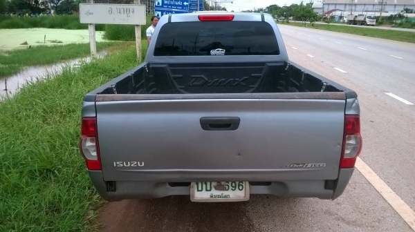 ขาย DMAX 2.5 SX ปี 2006/2549 เครื่องดี คัสซีสวยตลอดเส้น ยางเต็ม แอร์เย็น ราคาต่อรองได้ครับ