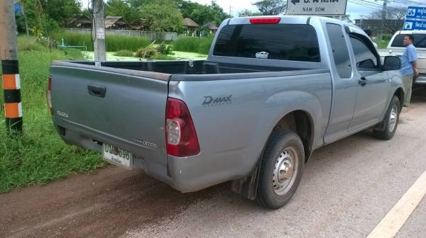 ขาย DMAX 2.5 SX ปี 2006/2549 เครื่องดี คัสซีสวยตลอดเส้น ยางเต็ม แอร์เย็น ราคาต่อรองได้ครับ