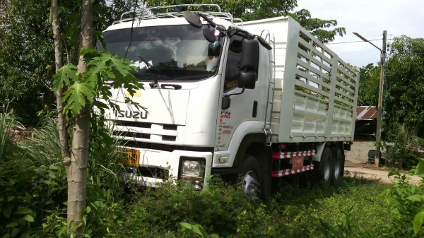 ขายรถสิบล้อเพลาเดียวเครือง240แรงม้าปี53รถสวยเดิมยาว6.7เมตร