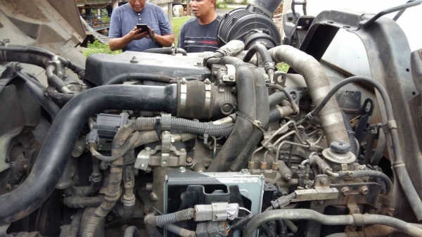 ขายรถสิบล้อเพลาเดียวเครือง240แรงม้าปี53รถสวยเดิมยาว6.7เมตร