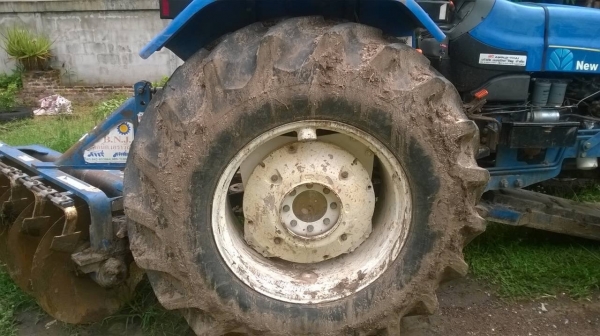 ขายรถไถ NEW HOLLAND TT75 4WD รถปี 52 เอกสารใบอินวอยซ์ อุปกรณ์มีผานดันหน้า ผาน 6 และผาน 3 ขายรถไถ NEW HOLLAND TT75 4WD รถปี 52 เอกสารใบอินวอยซ์ อุปกรณ์มีผานดันหน้า ผาน 6 และผาน 3