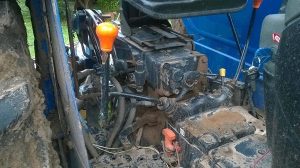 ขายรถไถ NEW HOLLAND TT75 4WD รถปี 52 เอกสารใบอินวอยซ์ อุปกรณ์มีผานดันหน้า ผาน 6 และผาน 3 ขายรถไถ NEW HOLLAND TT75 4WD รถปี 52 เอกสารใบอินวอยซ์ อุปกรณ์มีผานดันหน้า ผาน 6 และผาน 3