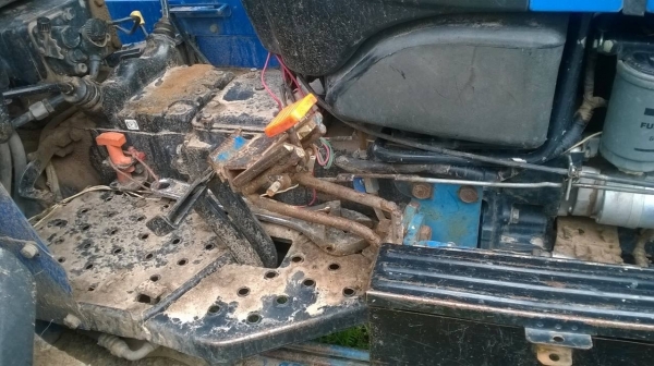 ขายรถไถ NEW HOLLAND TT75 4WD รถปี 52 เอกสารใบอินวอยซ์ อุปกรณ์มีผานดันหน้า ผาน 6 และผาน 3 ขายรถไถ NEW HOLLAND TT75 4WD รถปี 52 เอกสารใบอินวอยซ์ อุปกรณ์มีผานดันหน้า ผาน 6 และผาน 3