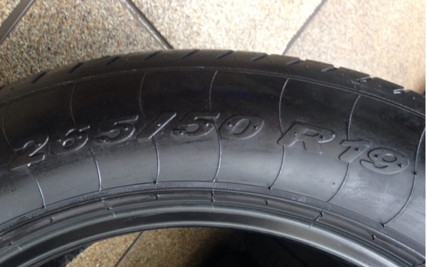 ยาง PIRELLI 265 50 19 ปี11 ดอกเต็ม พร้อมใช้งาน