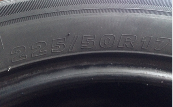 ยาง Kumho 225 50 17 กลางปี11 ดอกเต็ม ราคาไม่แพง