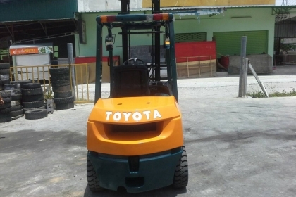 TOYOTA 7FD30 ขนาด3ตัน เสาสูง4เมตร เกียร์ออร์โต้ เครื่องยนต์ดีเซล2Z ยางตันใหม่4เส้น รับประกันเครื่องเกียร์3เดือน ราคาต่อรองได้0816161541