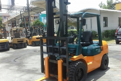 TOYOTA 7FD30 ขนาด3ตัน เสาสูง4เมตร เกียร์ออร์โต้ เครื่องยนต์ดีเซล2Z ยางตันใหม่4เส้น รับประกันเครื่องเกียร์3เดือน ราคาต่อรองได้0816161541