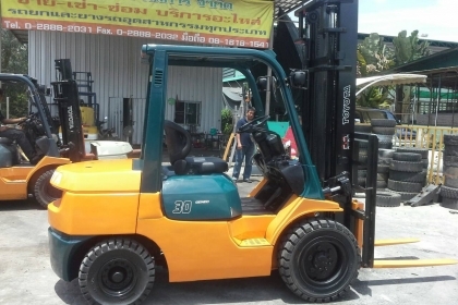 TOYOTA 7FD30 ขนาด3ตัน เสาสูง4เมตร เกียร์ออร์โต้ เครื่องยนต์ดีเซล2Z ยางตันใหม่4เส้น รับประกันเครื่องเกียร์3เดือน ราคาต่อรองได้0816161541