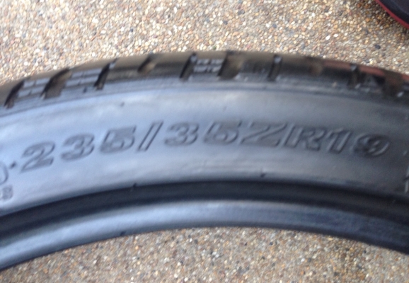 ยาง Nexen 235 35 19 กลางปี11 จำนวน2เส้น สภาพดี พร้อมใช้งาน