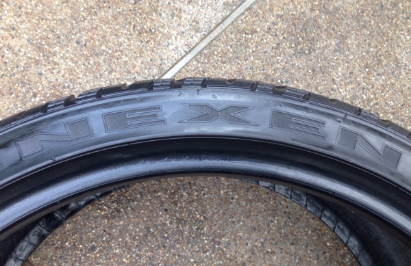 ยาง Nexen 235 35 19 กลางปี11 จำนวน2เส้น สภาพดี พร้อมใช้งาน