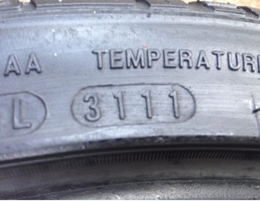 ยาง Nexen 235 35 19 กลางปี11 จำนวน2เส้น สภาพดี พร้อมใช้งาน