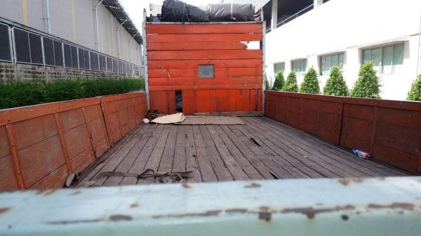 หกล้อ อีซูซุ FRR12 LC175 แรง ช่วงยาว 6.50ม สภาพพร้อมใช้งาน เล่มทะเบียน พร้อมโอน (ราคา 435,000บ) ราคาคุยกันได้ ครับ