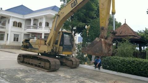 ขายรถแบคโฮ CAT 320 v 1เอกสารเล่มทะเบียนราคา 550,000 090-772-3710 098-539-6074