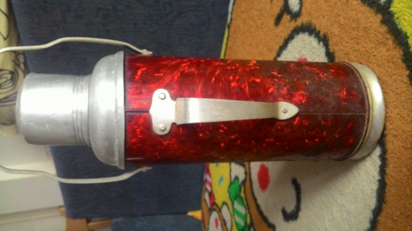 ขายกระติกเก็บน้ำร้อนของเก่า CHING KIANG สกรีนลายดอกไม้