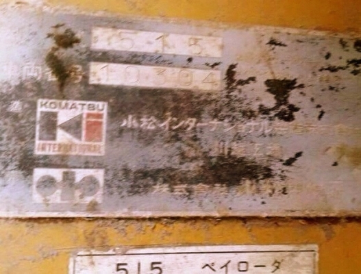 KOMATSU 515 รถตักล้อยาง เอวอ่อน ต่อแขนยาวและขยายบุ๋งกี๋ครบพร้อมใช้งานได้เลยครับ ตักได้ 2 คิว เครื่องยนต์เดิมๆปั๊มเดิมแห้งดีแรงดีไม่มีเยิ้ม ขับง่ายใช้งานได้คล่องตัวดี ตักขึ้นรถบรรทุกสิบล้อคอกสูงได้เลยครับ ช่วงล่างแน่นดี ยางสภาพดีประมาณ 65\% พร้อมใช้งาน เอกส