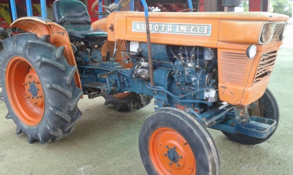 ขายรถไถคูโบต้า24แรงสวยๆพร้อมใช้เคยเป็รถกับมันในรานมันมาก่อนใช่งานไม่หนักครับ ราคา45000บาท  สนใจโทร0813655997อำพร พาเจริญ  รถอยู่ วังบัว อ คลองขลุง จ กำแพงเพชร