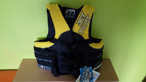 ขายเสื้อชูชีพ ใส่เล่นเรือ เจ็ทสกี