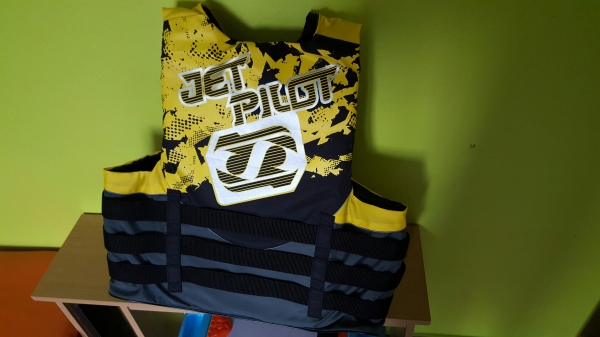 ขายเสื้อชูชีพ ใส่เล่นเรือ เจ็ทสกี