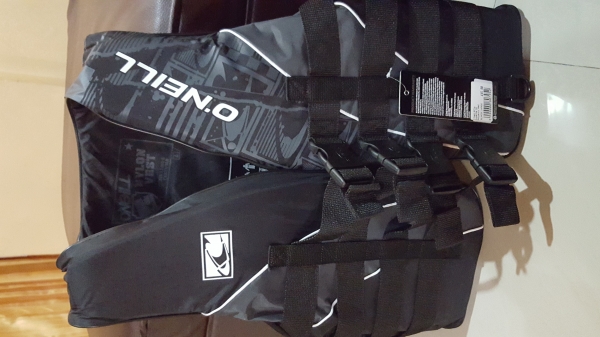 ขายเสื้อชูชีพ ใส่เล่นเรือ เจ็ทสกี