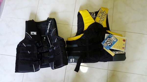 ขายเสื้อชูชีพ ใส่เล่นเรือ เจ็ทสกี