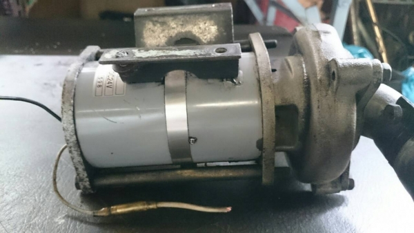 ปั๊มน้ำ DC 24 Volt ญีปุ่น สภาพสวย ๆ ครับ