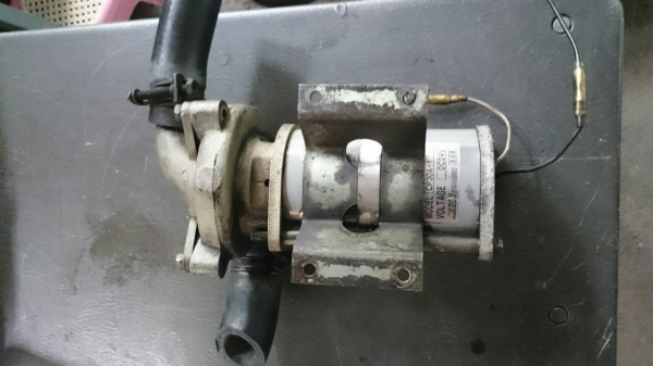 ปั๊มน้ำ DC 24 Volt ญีปุ่น สภาพสวย ๆ ครับ