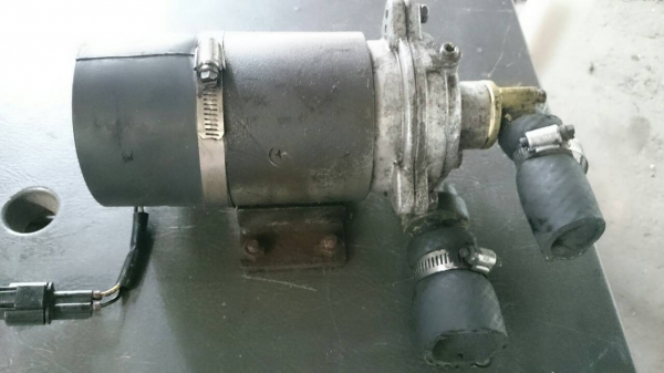 ปั๊มน้ำรถโม่ปูน DC 24 Volt ญีปุ่น สภาพสวย ๆ ครับ