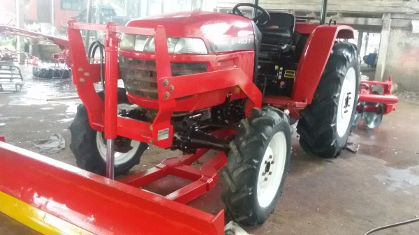 ขายรถไถยันม้า45แรงสวยๆมีไบมีดหน้ว ผาน6 ทะเบียนพร้อม ราคา285000บาท ไม1515ช.ม. สนใจโทร0813655997อำพร พาเจริญรถอยู่ วังบัว อ คลองขลุง จ กำแพงเพชร