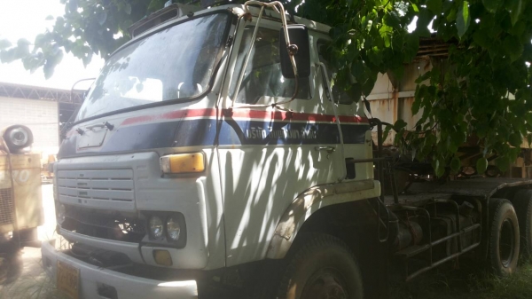 ขายด่วนครับ หัวลาก NISSAN UD 265 TER BO ลูก 2 คาน ยางเต็ม ขายแบบถูกๆครับ