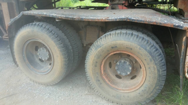 ขายด่วนครับ หัวลาก NISSAN UD 265 TER BO ลูก 2 คาน ยางเต็ม ขายแบบถูกๆครับ