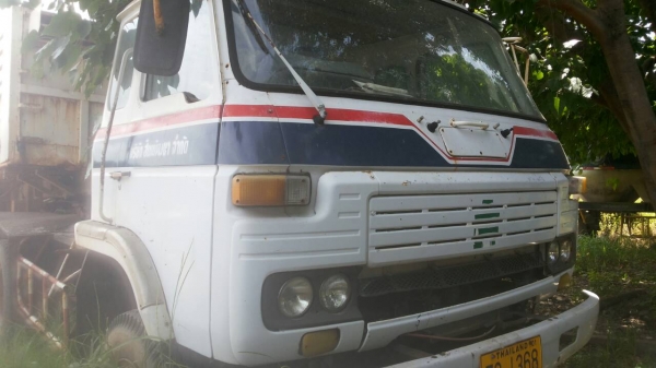 ขายด่วนครับ หัวลาก NISSAN UD 265 TER BO ลูก 2 คาน ยางเต็ม ขายแบบถูกๆครับ